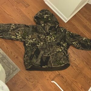 Camo heavy weight jacket. Good for cold weather.